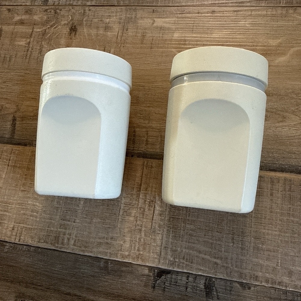 Tupperware Vintage Beige Plastic Salt & Pepper Shakers w/ Lids Small 1471
